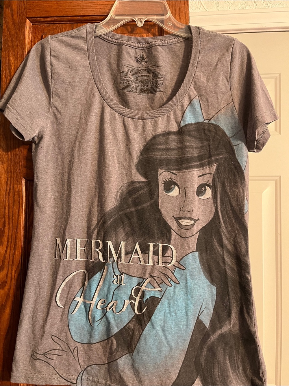 Disney Gray & Light Blue 'Mermaid at Heart' Women’s Graphic Tee large